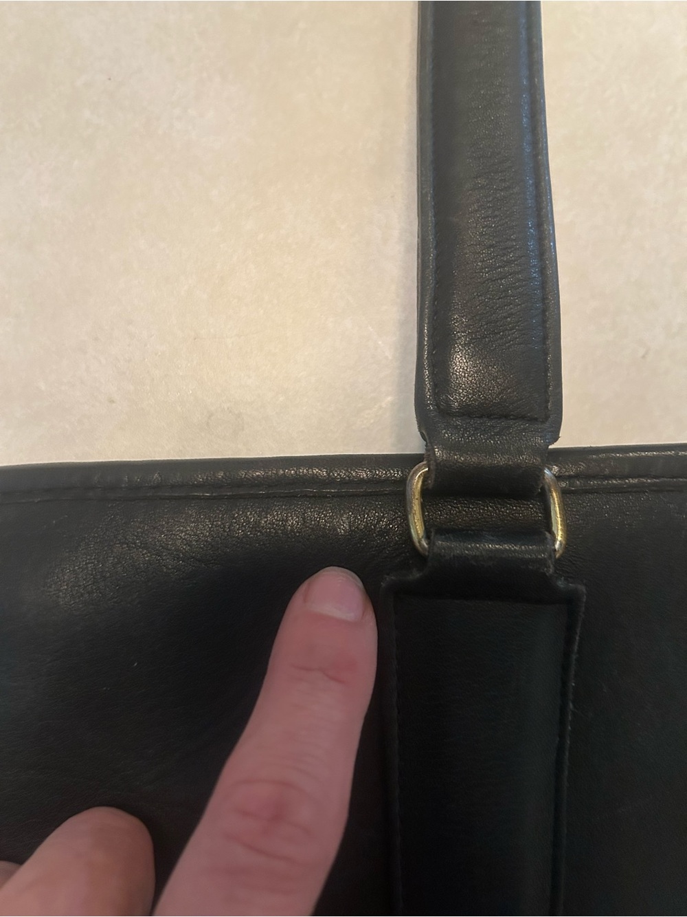 Vintage Classic Coach Black Leather Handbag made in NYwith Brass Accents and Tag - Picture 10 of 13
